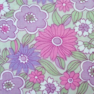 Vintage Fabric | 70s Fabric | Retro | Midcentury| Pink Purple Green| Flower Power | Boho | Daisy |  Funky | Home Decor | 85x60cm