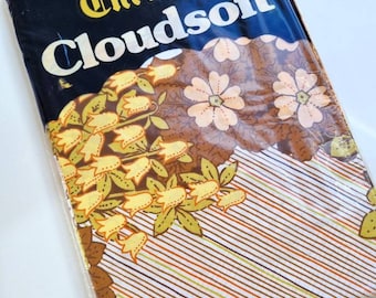 Vintage Pillowcases x1 | 1970s Pillowcases | Retro | Midcentury | Yellow Brown| Flower Power | NIP | Christy Cloudsoft| Home Decor