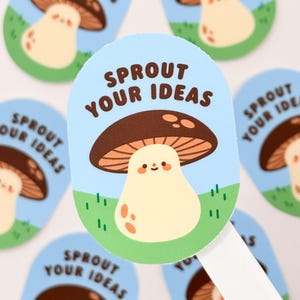 Fungo carino "Fai germogliare le tue idee" – Adesivo impermeabile in vinile opaco