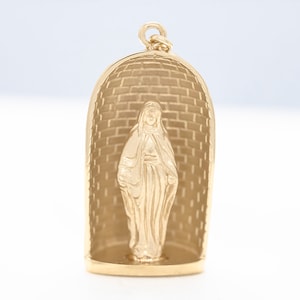 14 karat yellow gold 3D Virgin Mary medallion