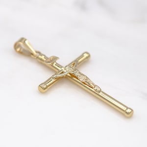 14 karat yellow gold cross pendant
