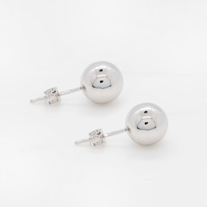 14 karat white gold ball stud earrings