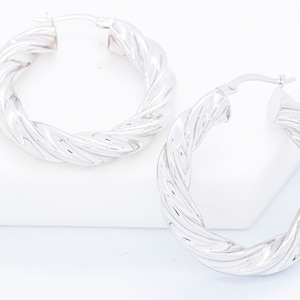 Créoles torsadées en or blanc 14 carats