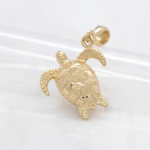 14 karat yellow gold 3D turtle pendant