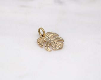 14 karat yellow gold monstera leaf charm