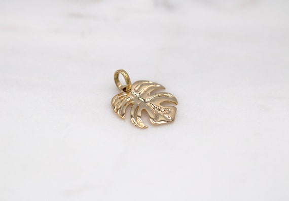 14 karat yellow gold monstera leaf charm