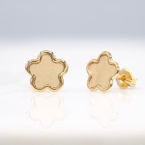 14 karat yellow gold tiny clover stud earrings