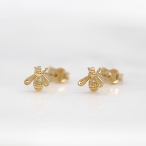 14 karat yellow gold bee stud earrings