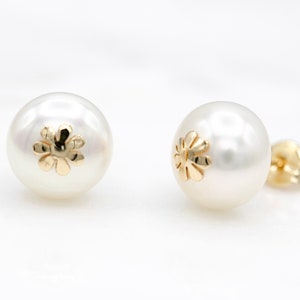 Brincos de pérolas e flores em ouro amarelo 14 quilates