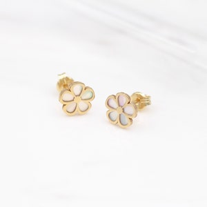 14 karat yellow gold small size flower stud earrings with mother of pearl