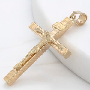 14 karat yellow gold cross with Jesus