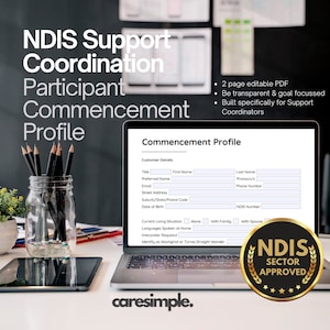 Könnte beinhalten: Ein Laptop-Bildschirm zeigt ein Formular mit dem Titel "Commencement Profile" mit Feldern für Kundendetails, einschließlich Name, E-Mail, Adresse und Geburtsdatum. Das Formular ist für Teilnehmer der NDIS-Support-Koordination. Der Laptop steht auf einem Schreibtisch mit einem Stiftglas und einem Tablet.