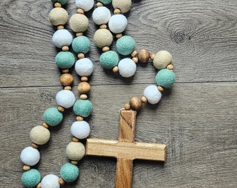 Felt Wall Rosary: Neutral Mint