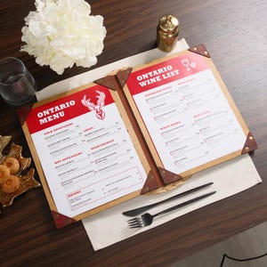 Menù con linguetta angolare, coprimenù angolare, portablocco in legno con supporti angolari, portamenù inciso, bacheca menù, cartella menù ristorante