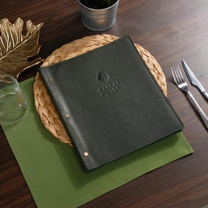 Portamenús de cuero con tapa dura y tornillos: elegante carpeta tamaño carta con logotipo personalizado grabado