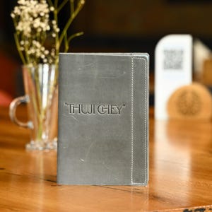 Portamenús de cuero tamaño carta A5 con barra de sujeción: carpeta de hostelería personalizada para restaurantes, bares y cafeterías