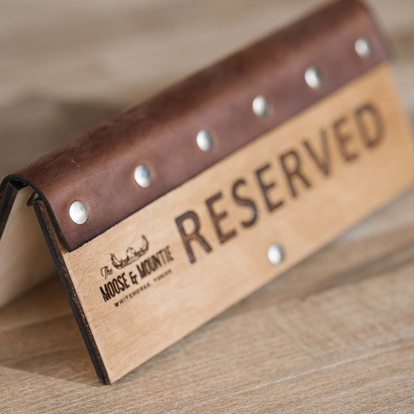 Holz-Reserveteller mit Logo-Gravur, Reserviertes Tischschild, Reserviertes Schild, Tischnummer, Reserviertes Restaurantschild mit Personalisierung