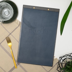 Drewniana tablica menu ze skórzaną okładką na arkusze US Legal, uchwyt na menu z tłoczeniem, teczka na menu restauracyjne, tablica menu, niestandardowa okładka menu
