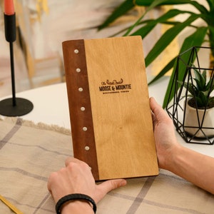 Porta menù in legno per lista dei vini fissato su pelle, porta menù personalizzato, porta menù ristorante, porta menù cocktail, porta menù bevande