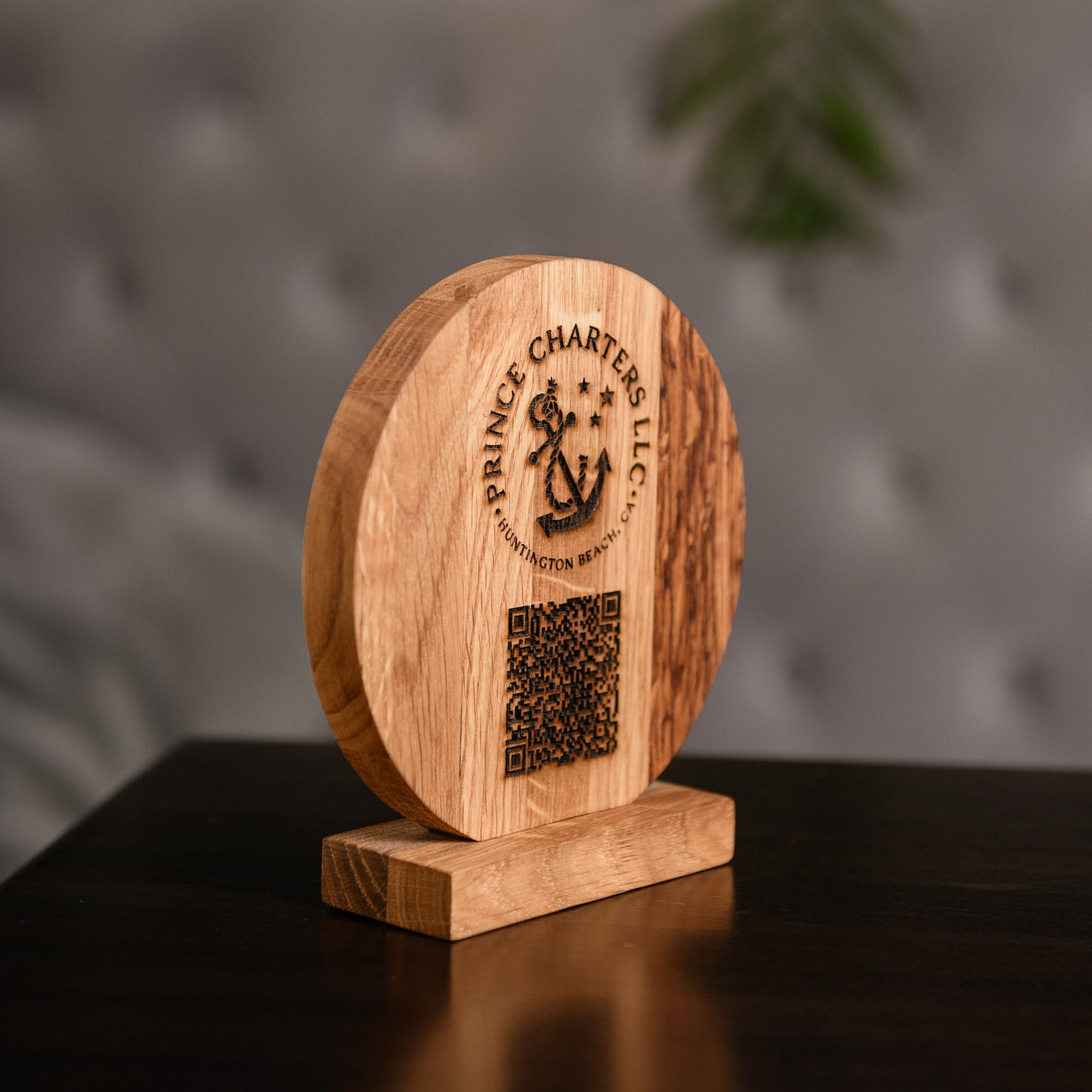 Oaken QR Code Menu Sign with Logo Engraving, Touchless Menu, Wooden Menu Display, Restaurant Menu Sign, Customised QR Code Stand