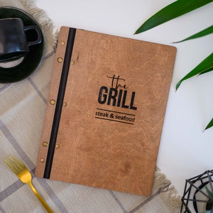 Porte-menus en bois pour restaurant fixé sur un bracelet en cuir, porte-menus gravé, tableau de menus, couverture de livre de menus, couverture de menu personnalisée