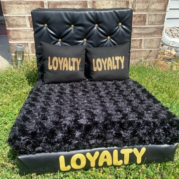 Majestic Tufted Pet Bed