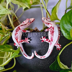 High White Red Lily Crested Gecko Pot Pal Figurine | Hand Painted Reptile | House Plant Pot Decor | Realistic & Detailed Handmade Art