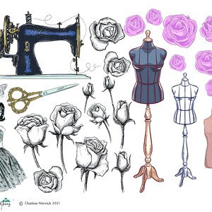 K&ouml;nnte beinhalten: Eine Vintage-N&auml;hmaschine mit blauem Korpus und goldenen Akzenten, eine goldene Schere und verschiedene Rosen in Schwarzwei&szlig; und Pink. Au&szlig;erdem gibt es drei Schneiderpuppen, eine mit blauem K&ouml;rper, eine mit wei&szlig;em K&ouml;rper und eine mit rosafarbenem K&ouml;rper.