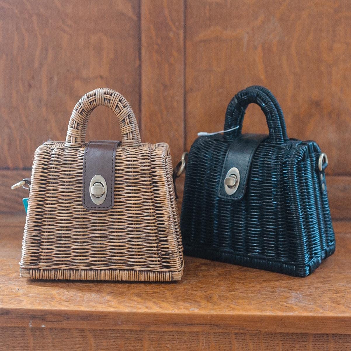 Exquisite Handwoven Rattan Purse: Timeless Style and Functionality