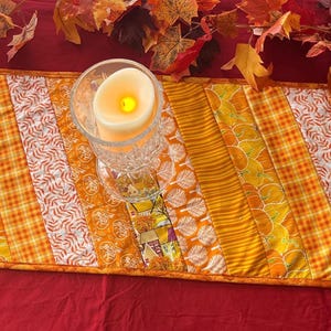 Caminos de mesa acolchados otoñales hechos a mano: calabazas de otoño, decoración de Acción de Gracias, colchas reversibles de cosecha y mantelería rústica.