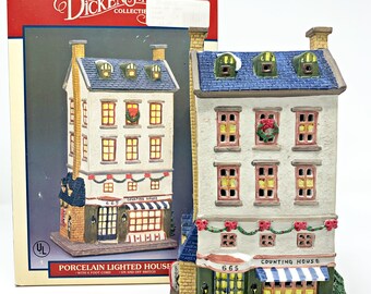 Dickens Collectibles 383-8331 porcelain lighted house in original padded box tested