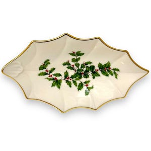 LENOX Holiday Round Fluted Dish "Love" Holly Berries