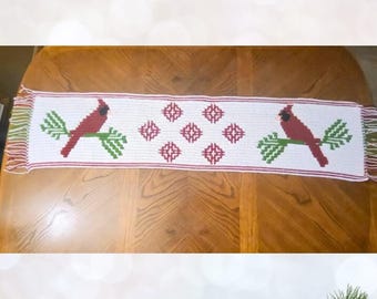 Cardinal Christmas Table Runner Mosaic Crochet Pattern (PDF Pattern)