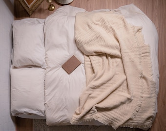 Wool Blanket Heavyweight Organic 100 % Virgin Wool Creamy White Ethnic Motif