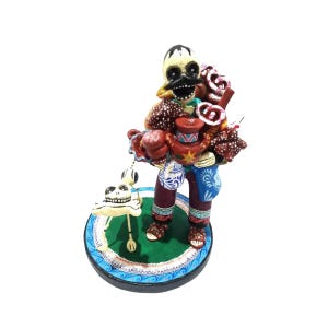 Day of the Dead Clay Figure with Ofrenda – Handmade Mexican Folk Art – Dia de Muertos Pottery Decor