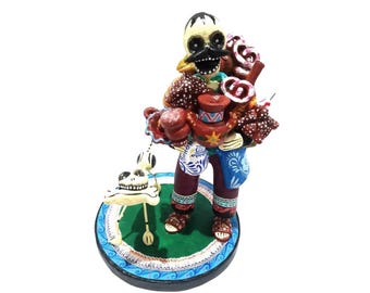 Day of the Dead Clay Figure with Ofrenda – Handmade Mexican Folk Art – Dia de Muertos Pottery Decor