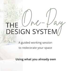 Op de afbeelding: Witte achtergrond met tekst die luidt "One-Day DESIGN SYSTEM". Hieronder staat "A guided working session to redecorate your space" en "Using what you already own".