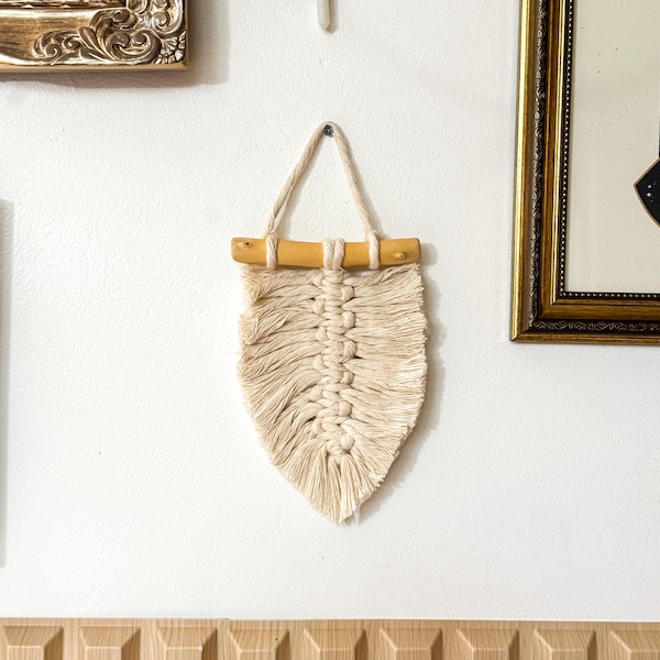 Macrame Leaf Wall Hanging/ Small Macrame/ Trendy Home Decor/ Bohemian Wall Art/ Wall Hanging Macrame Leaf/ Driftwood