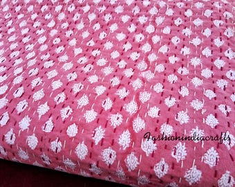 ピンク花柄 ブロックプリント ヴィンテージカンタキルト　ラリーキルト 690 ピンクの花柄カンタキルト：インドのブロックプリントコットンベッド