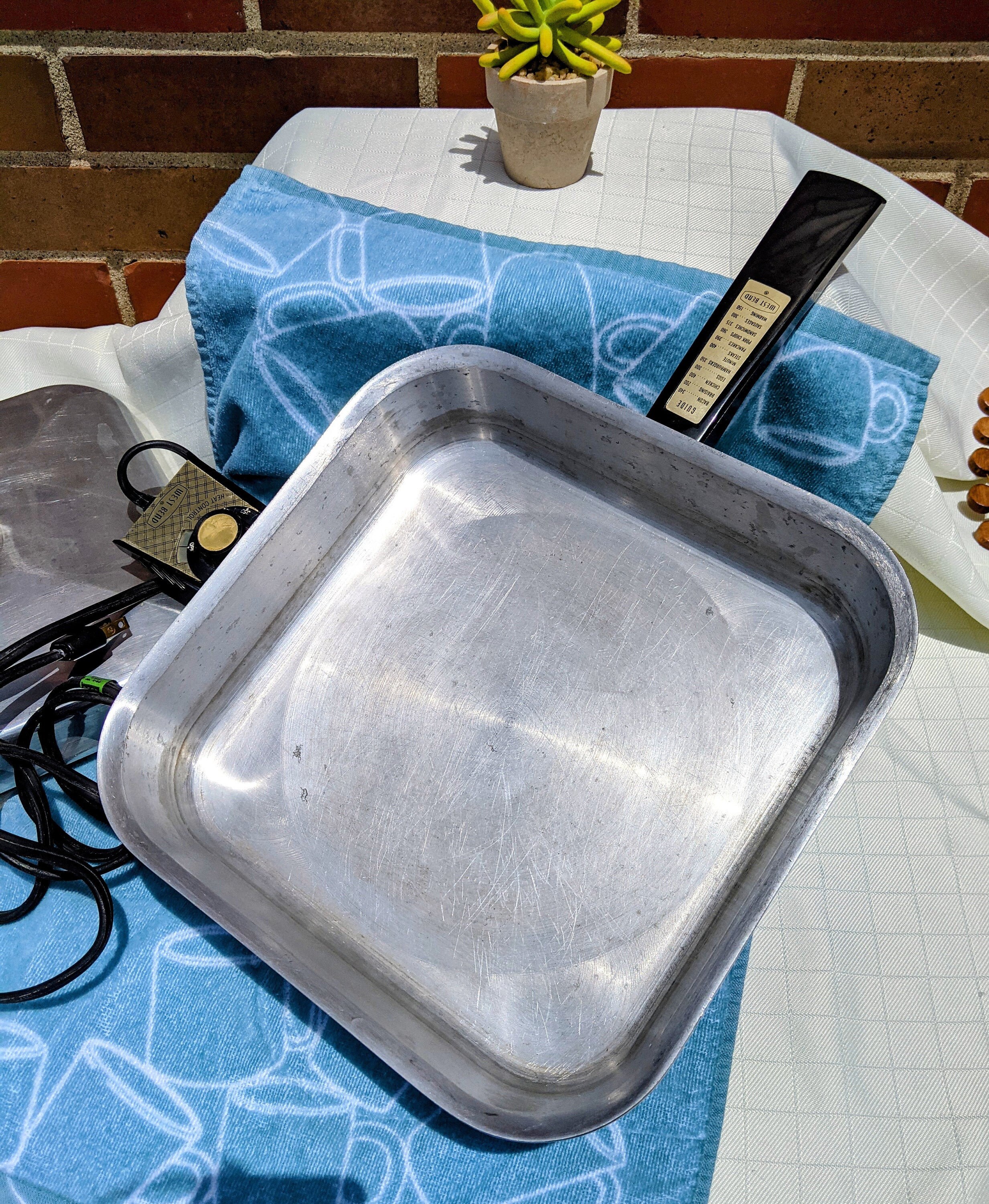 Vintage Large Red Electric Skillet Frying Pan. 