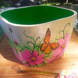 Handbemalter Pflanztopf aus Holz, bemalter Pflanztopf, Blumenmuster, Kosmosblumen, Pflanztopf aus Holz, Monarchfalter-Muster, Bienenmuster