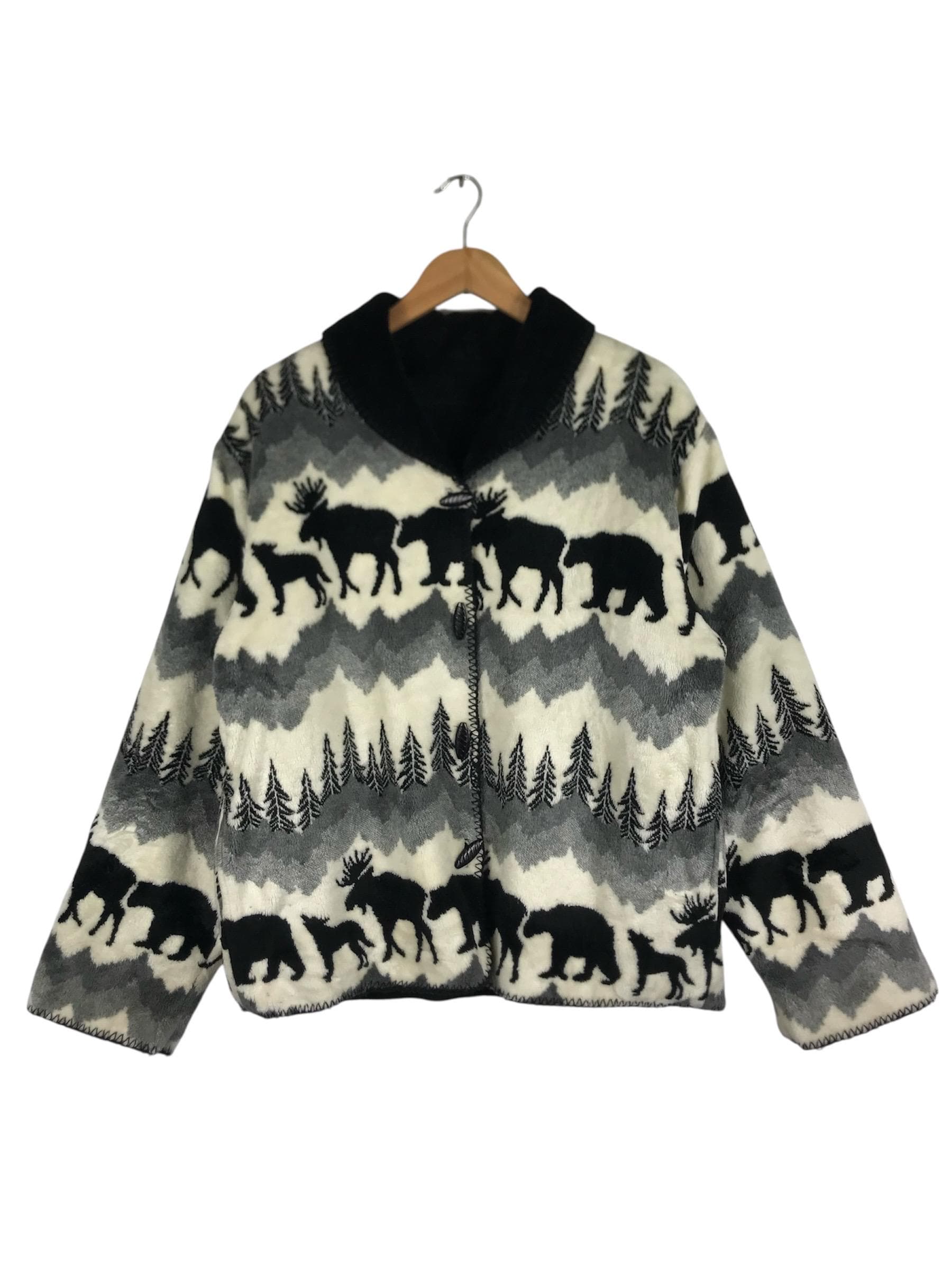 Vintage Canadian Fleece Jacket – Bear & Moose Print, 90s Outerwear