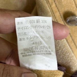 veste vintage en laine et soie Courrèges Paris | Manteau boutonné minimaliste moutarde image 12