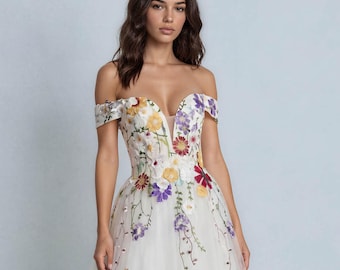 Kleurrijke trouwjurk met bloemenprint, off-shoulder A-lijn model, tule jurk met 3D-borduurwerk van wilde bloemen.