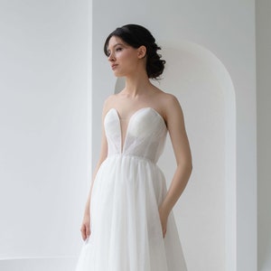 A-Line Tulle Wedding Dress Strapless Wedding Dress Glittery Wedding Dress Deep V Wedding Dress Corset Wedding Dress Modern Wedding Dress
