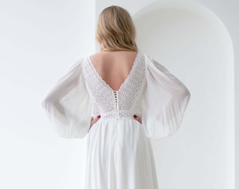 RUPTURE DE STOCK : robe de mariée bohème, robe de mariée en dentelle, robe de mariée brodée, robe de mariée fluide, robe de mariée à manches longues