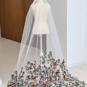 Floral Veil With Comb Colorful Wedding Veil Tulle Bridal Veil with Flower Appliques Rustic Cathedral Veil Fairy Fingertip Veil for Bride