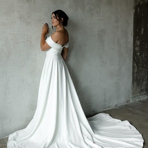 Minimalistisches Brautkleid, Hochzeitskleid aus der Schulter, bescheidenes Brautkleid Weißes Ballkleid, aus der Schulterhochzeit