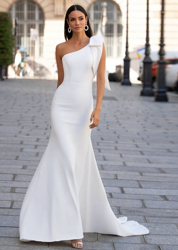 simple mermaid wedding dress