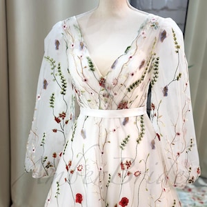 Floral Colorful Wedding Dress A Line Long Sleeve Dress Wedding Wildflower Autumn Bridal Dress with Flowers Rustic Fairy Wedding Gown Hippy